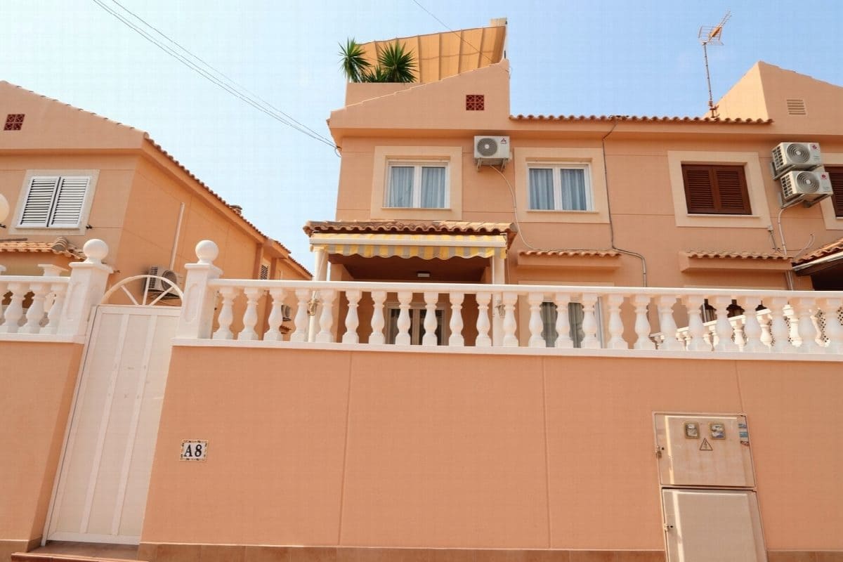 3 soverom Kjedet enebolig til salgs i Torrevieja - € 445 000 (Ref: 9206450)
