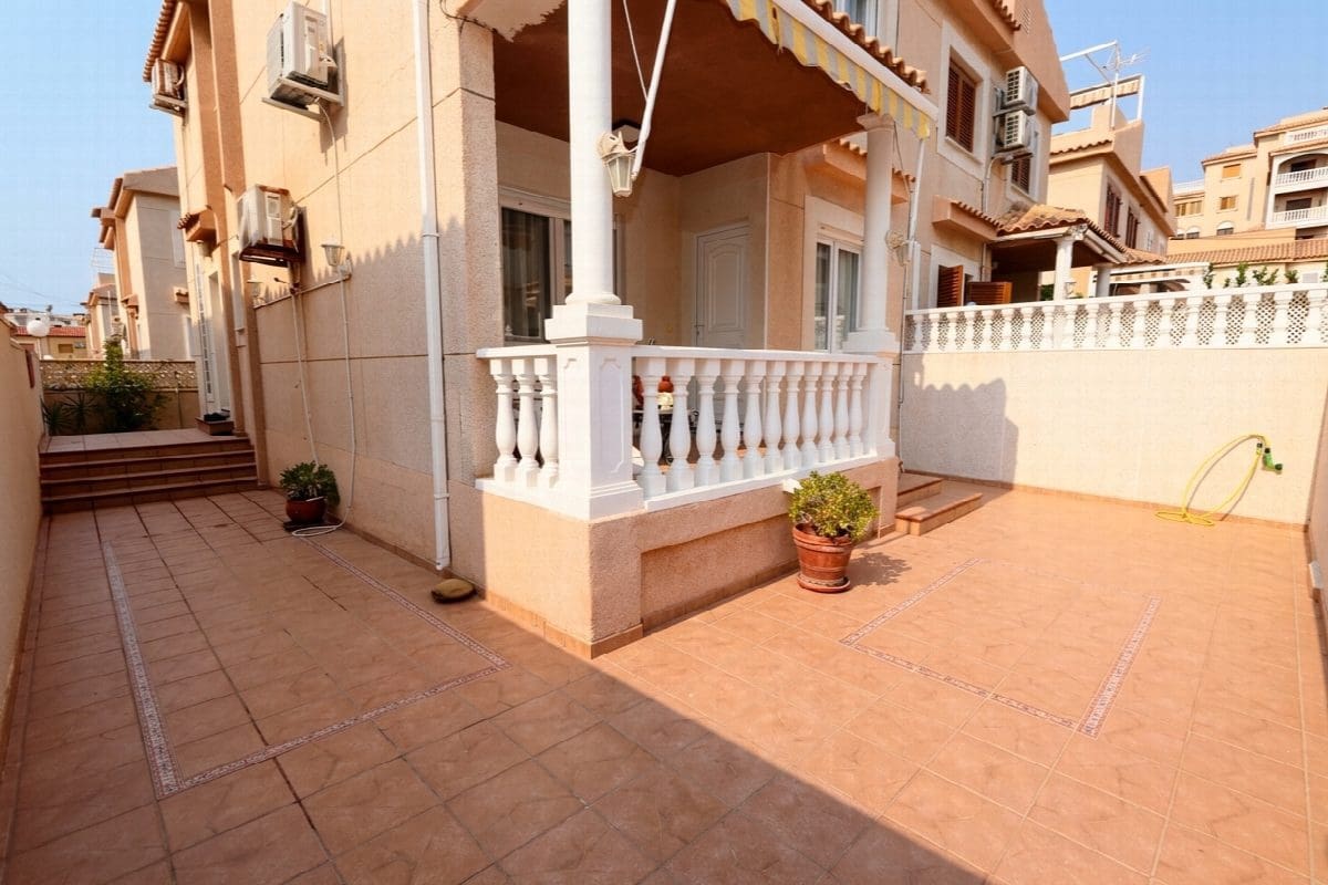 3 soverom Kjedet enebolig til salgs i Torrevieja - € 445 000 (Ref: 9206450)
