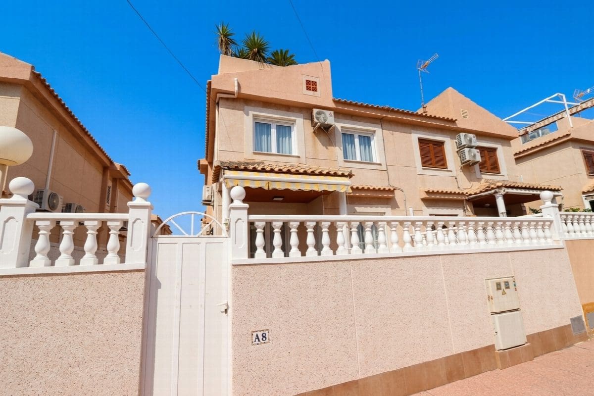 3 soverom Kjedet enebolig til salgs i Torrevieja - € 445 000 (Ref: 9206450)