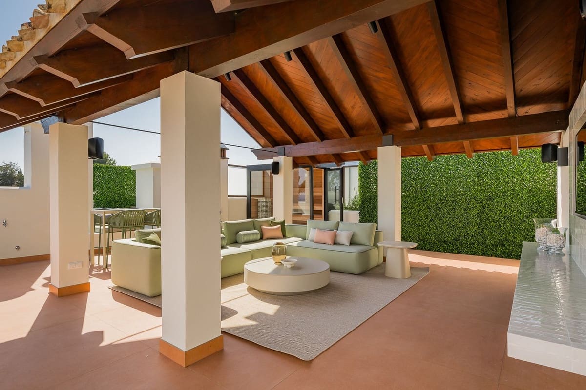 3 bedroom Penthouse for sale in Estepona - € 2,995,000 (Ref: 9208315)