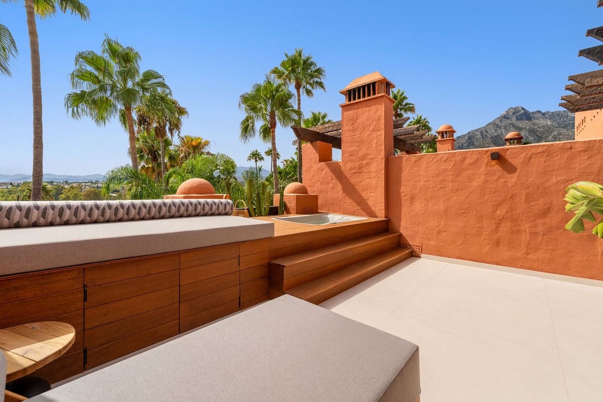 Casa de 4 habitaciones en Golden Mile en venta - 2.150.000 € (Ref: 9215055)