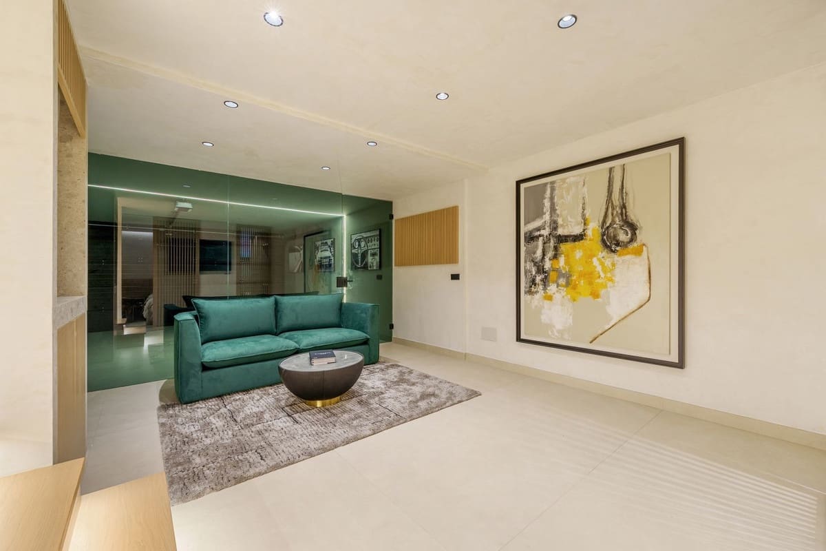 Casa de 4 habitaciones en Golden Mile en venta - 2.150.000 € (Ref: 9215055)