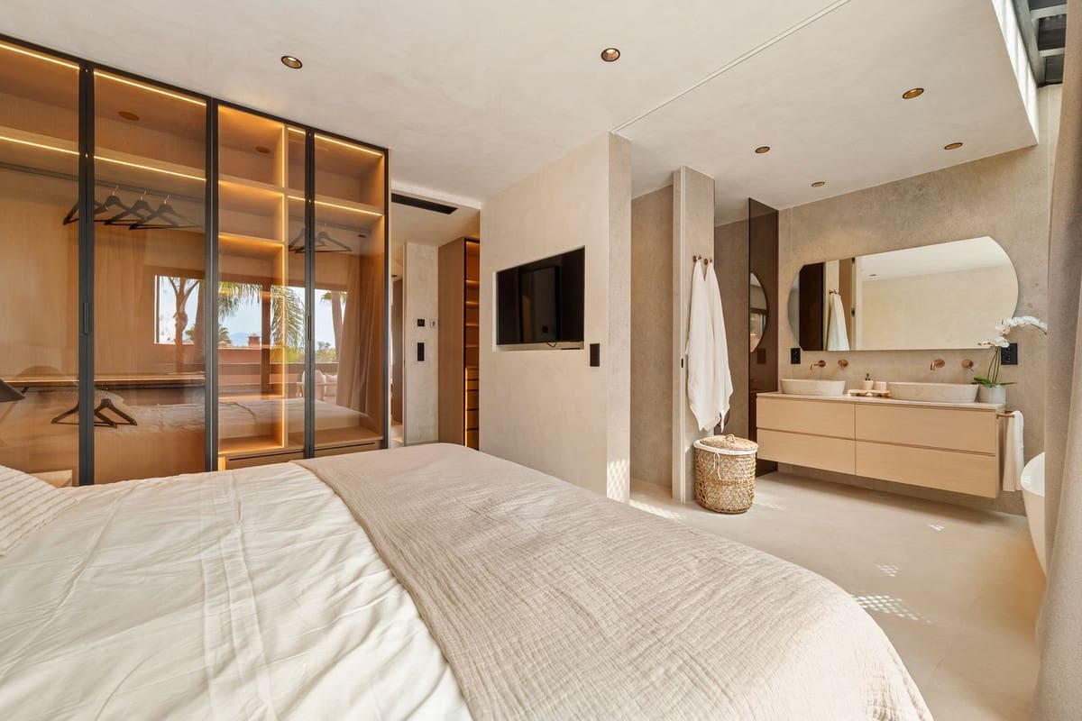 Casa de 4 habitaciones en Golden Mile en venta - 2.150.000 € (Ref: 9215055)