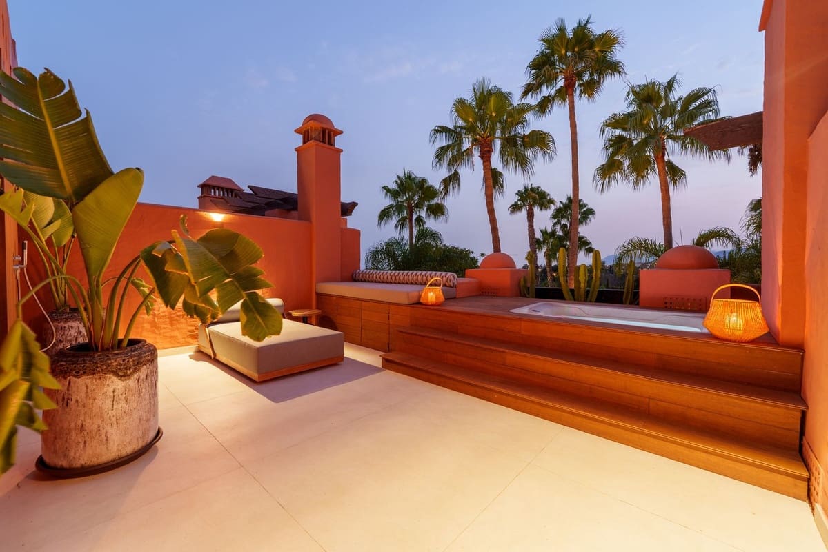 Casa de 4 habitaciones en Golden Mile en venta - 2.150.000 € (Ref: 9215055)