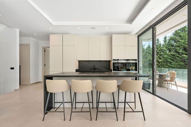 4 sovrum Villa till salu i Los Naranjos, Marbella - 3 950 000 € (Ref: 9215056)