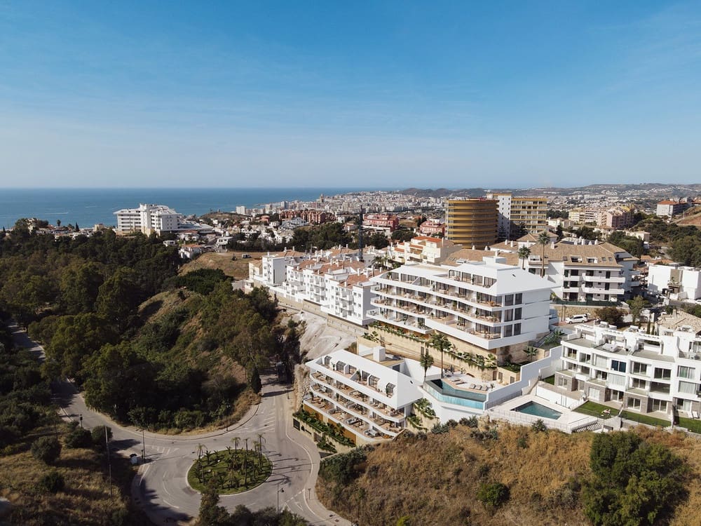 2 bedroom Apartment for sale in Fuengirola with pool - € 545,000 (Ref: 9219947)
