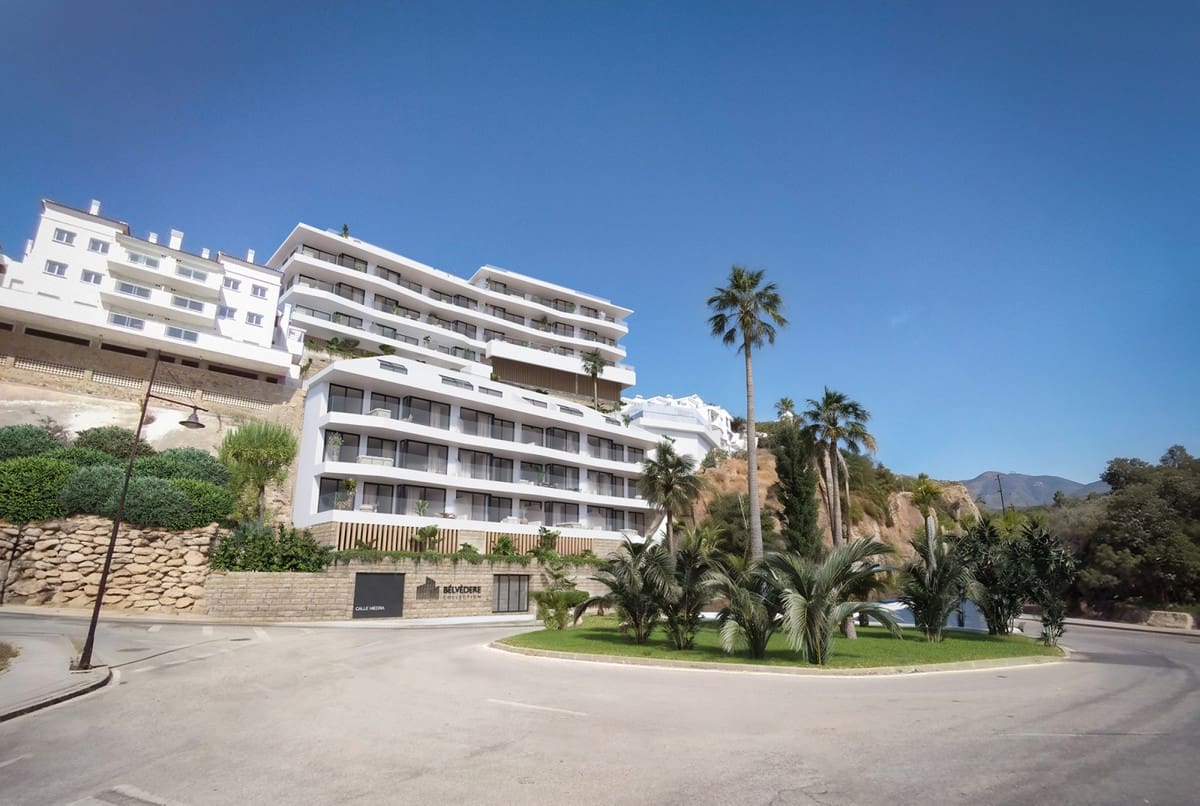 2 bedroom Apartment for sale in Fuengirola with pool - € 545,000 (Ref: 9219947)