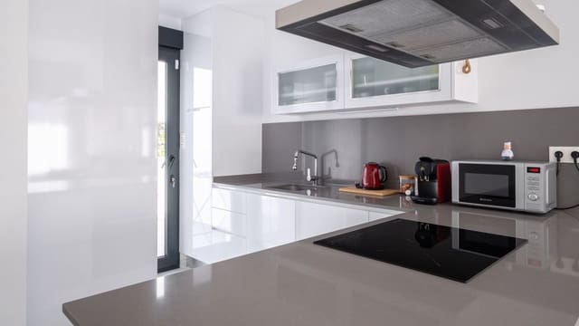 Chalet de 3 habitaciones en El Chaparral - La Siesta - La Torreta, Torrevieja en venta con piscina garaje - 385.000 € (Ref: 9228534)