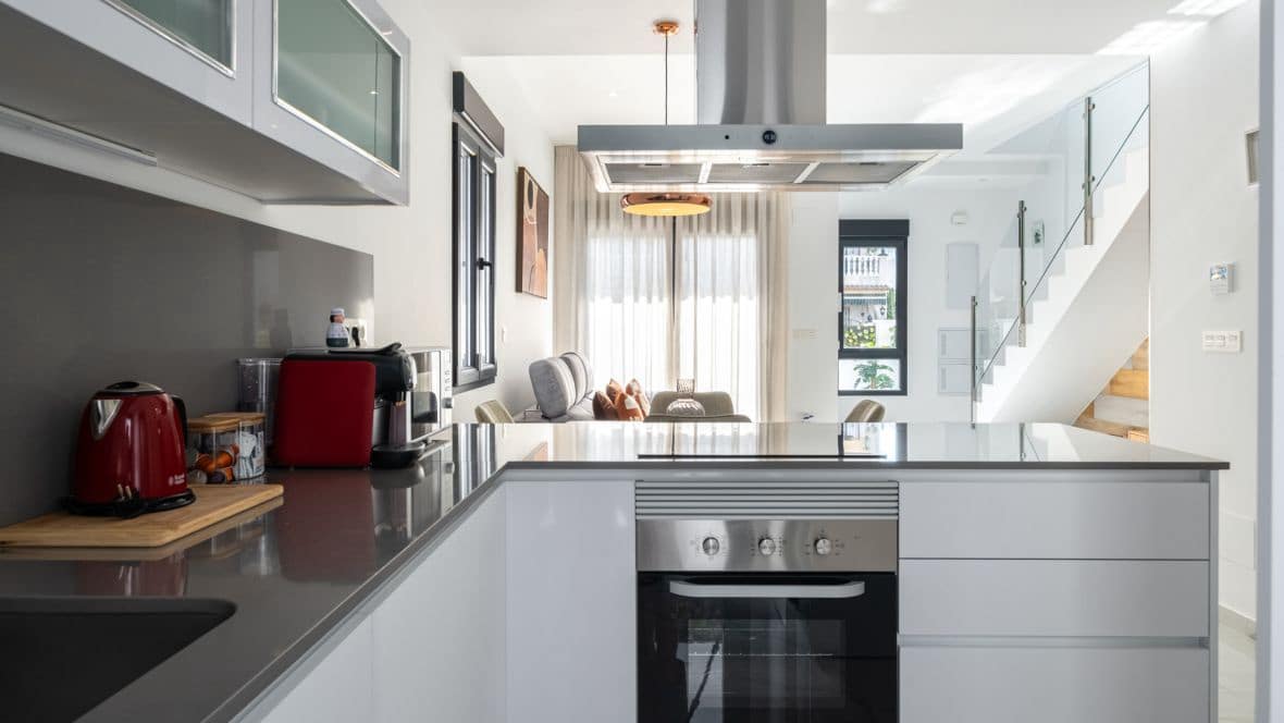 3 bedroom Villa for sale in Torrevieja with pool garage - € 385,000 (Ref: 9228534)