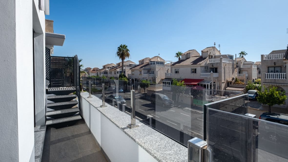 3 bedroom Villa for sale in Torrevieja with pool garage - € 385,000 (Ref: 9228534)