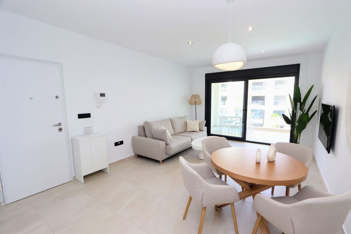 2 soverom Leilighet til salgs i Los Alcazares med svømmebasseng garasje - € 265 000 (Ref: 9236442)