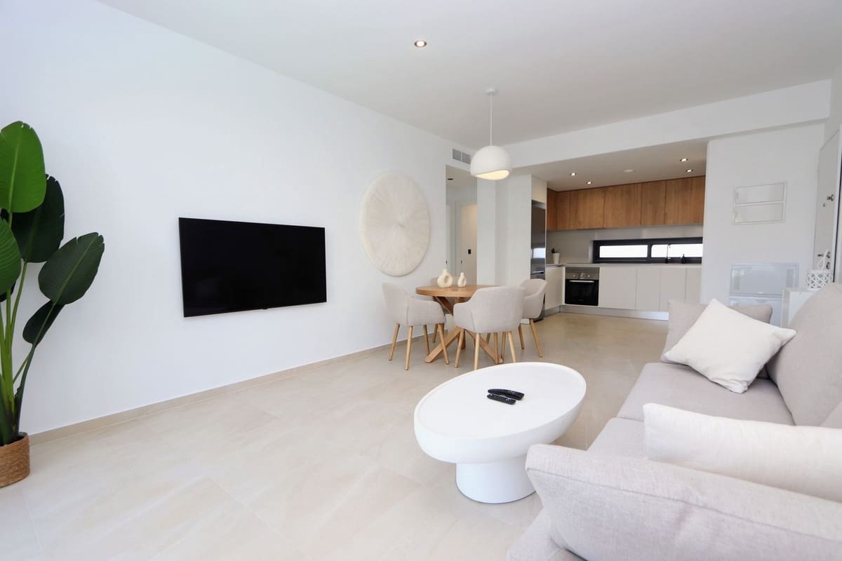 2 soverom Leilighet til salgs i Los Alcazares med svømmebasseng garasje - € 265 000 (Ref: 9236442)