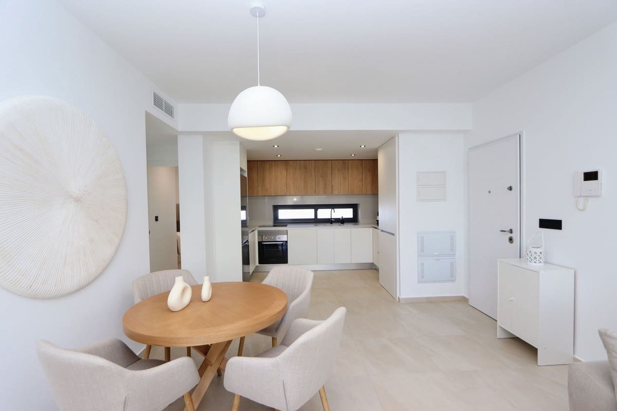 2 soverom Leilighet til salgs i Los Alcazares med svømmebasseng garasje - € 265 000 (Ref: 9236442)