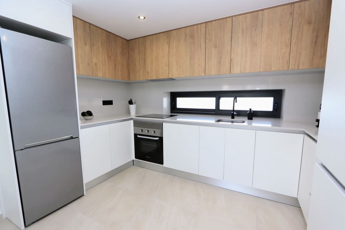 2 soverom Leilighet til salgs i Los Alcazares med svømmebasseng garasje - € 265 000 (Ref: 9236442)