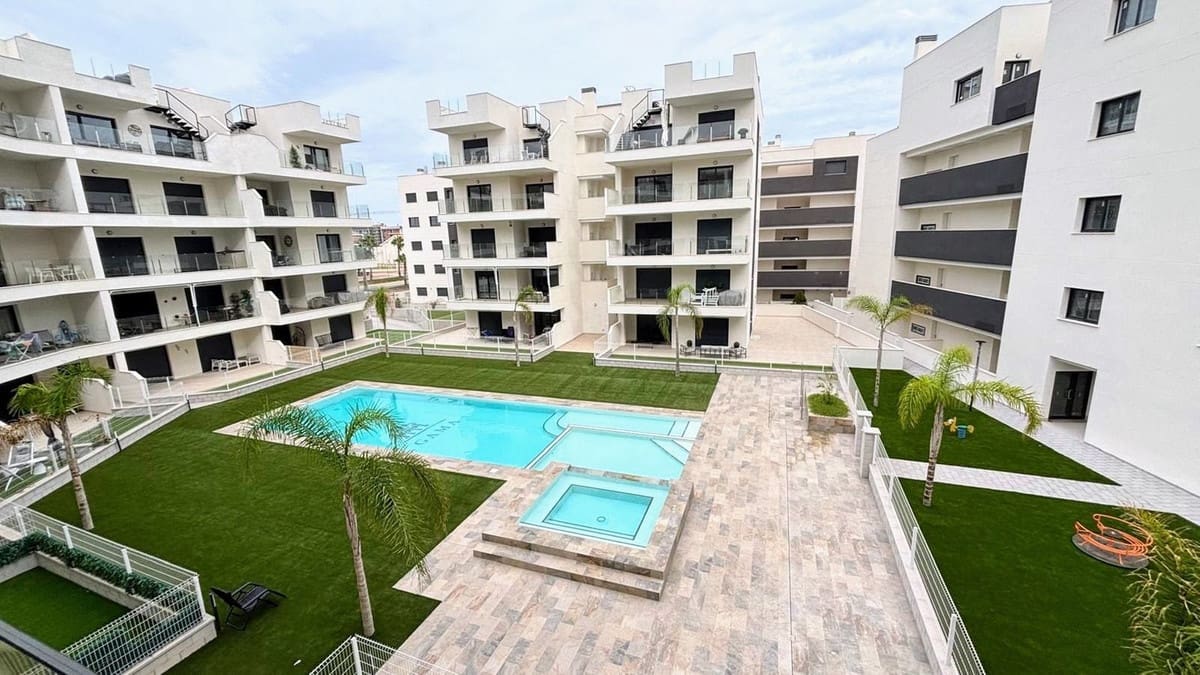 2 soverom Leilighet til salgs i Los Alcazares med svømmebasseng garasje - € 265 000 (Ref: 9236442)