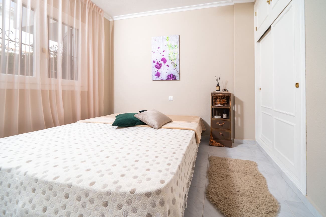 2 soveværelse Bungalow til salg i Torrevieja med swimmingpool - € 180.000 (Ref: 9242925)