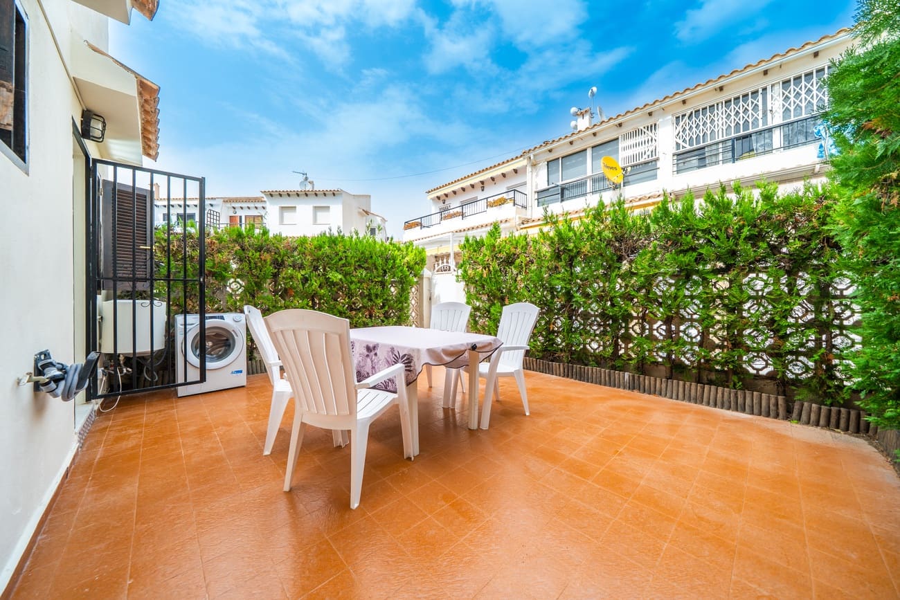 2 soveværelse Bungalow til salg i Torrevieja med swimmingpool - € 180.000 (Ref: 9242925)