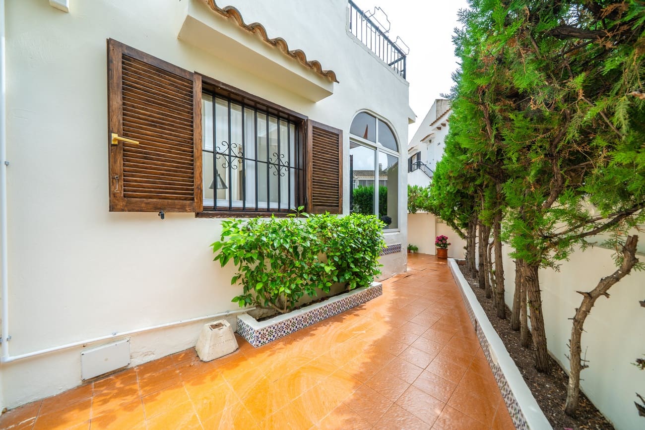 2 soveværelse Bungalow til salg i Torrevieja med swimmingpool - € 180.000 (Ref: 9242925)