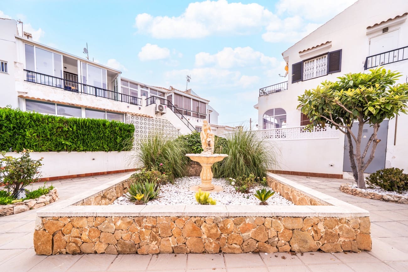 2 soveværelse Bungalow til salg i Torrevieja med swimmingpool - € 180.000 (Ref: 9242925)