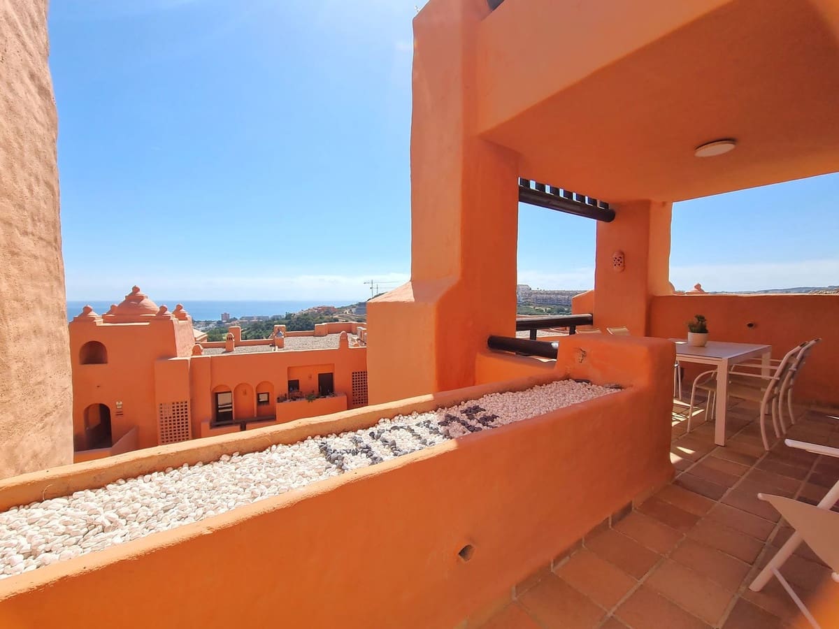 2 bedroom Apartment for sale in La Duquesa / Puerto de la Duquesa - € 329,000 (Ref: 9242936)