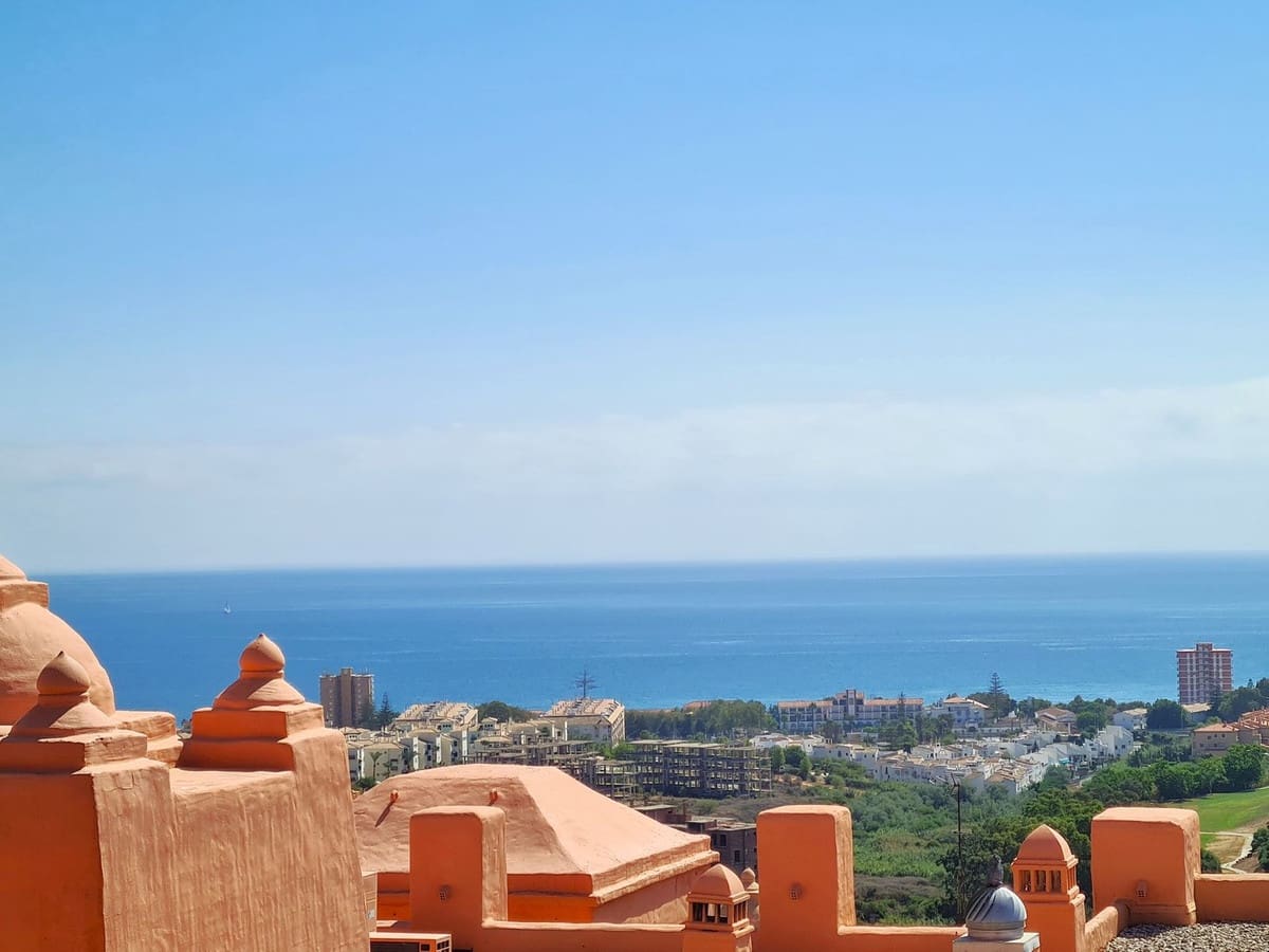 2 slaapkamer Appartement te koop in La Duquesa / Puerto de la Duquesa met zwembad - € 315.000 (Ref: 9242936)