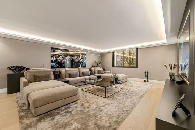 5 slaapkamer Villa te koop in Lomas De Marbella, Marbella met zwembad - € 7.800.000 (Ref: 9242937)
