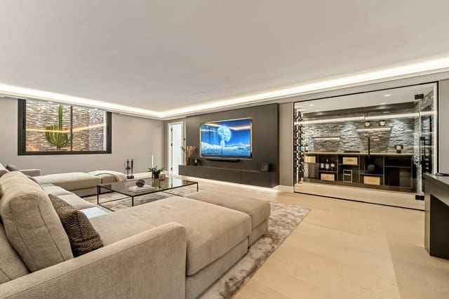 5 slaapkamer Villa te koop in Lomas De Marbella, Marbella met zwembad - € 7.800.000 (Ref: 9242937)