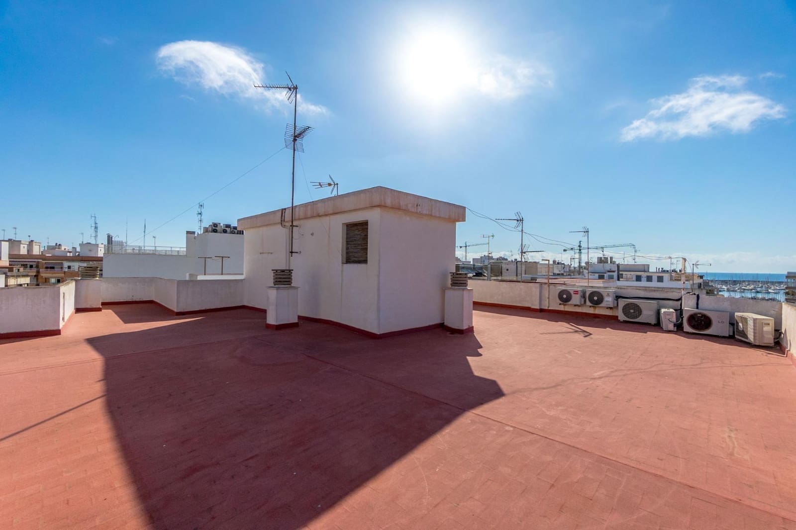 3 quarto Apartamento para venda em Torrevieja com garagem - 225 000 € (Ref: 9248211)