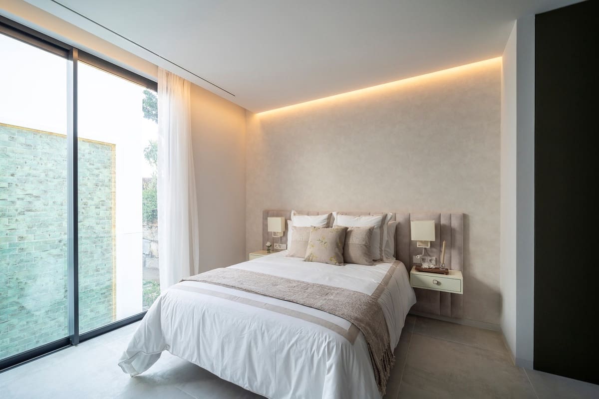 6 sypialnia Willa na sprzedaż w El Paraiso z basenem - 6 800 000 € (Ref: 9257116)