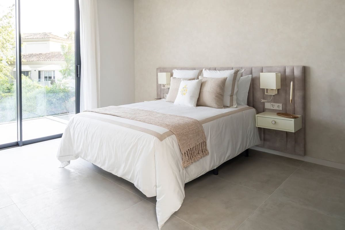6 sypialnia Willa na sprzedaż w El Paraiso z basenem - 6 800 000 € (Ref: 9257116)