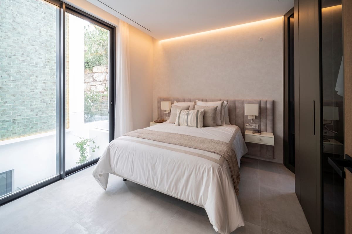 6 sypialnia Willa na sprzedaż w El Paraiso z basenem - 6 800 000 € (Ref: 9257116)