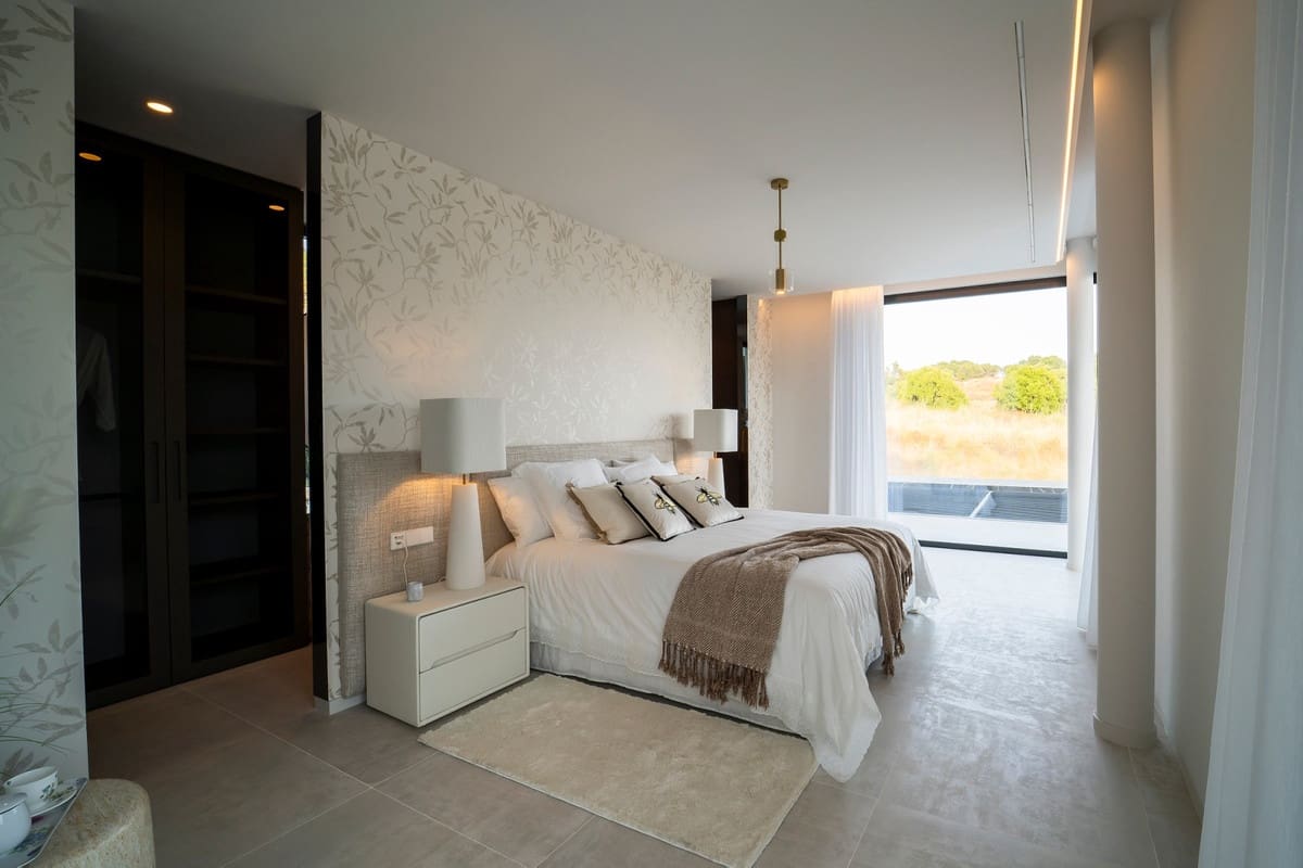 6 sypialnia Willa na sprzedaż w El Paraiso z basenem - 6 800 000 € (Ref: 9257116)