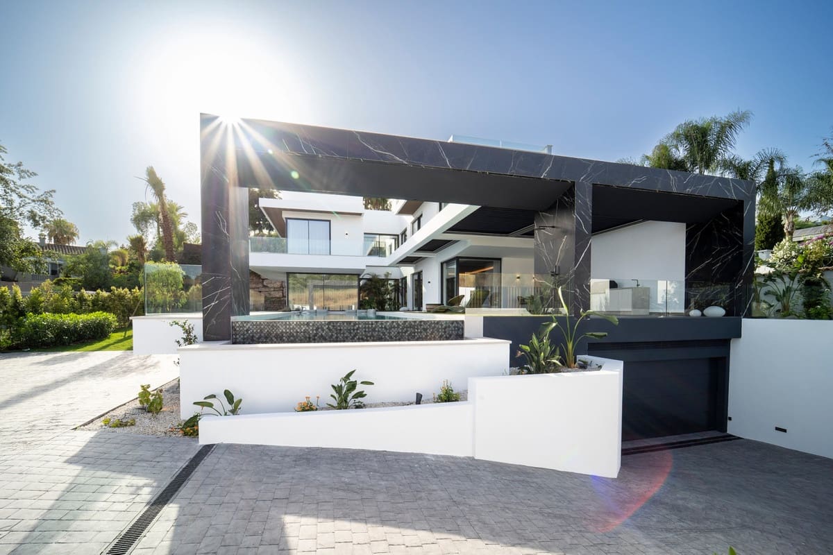 6 sypialnia Willa na sprzedaż w El Paraiso z basenem - 6 800 000 € (Ref: 9257116)
