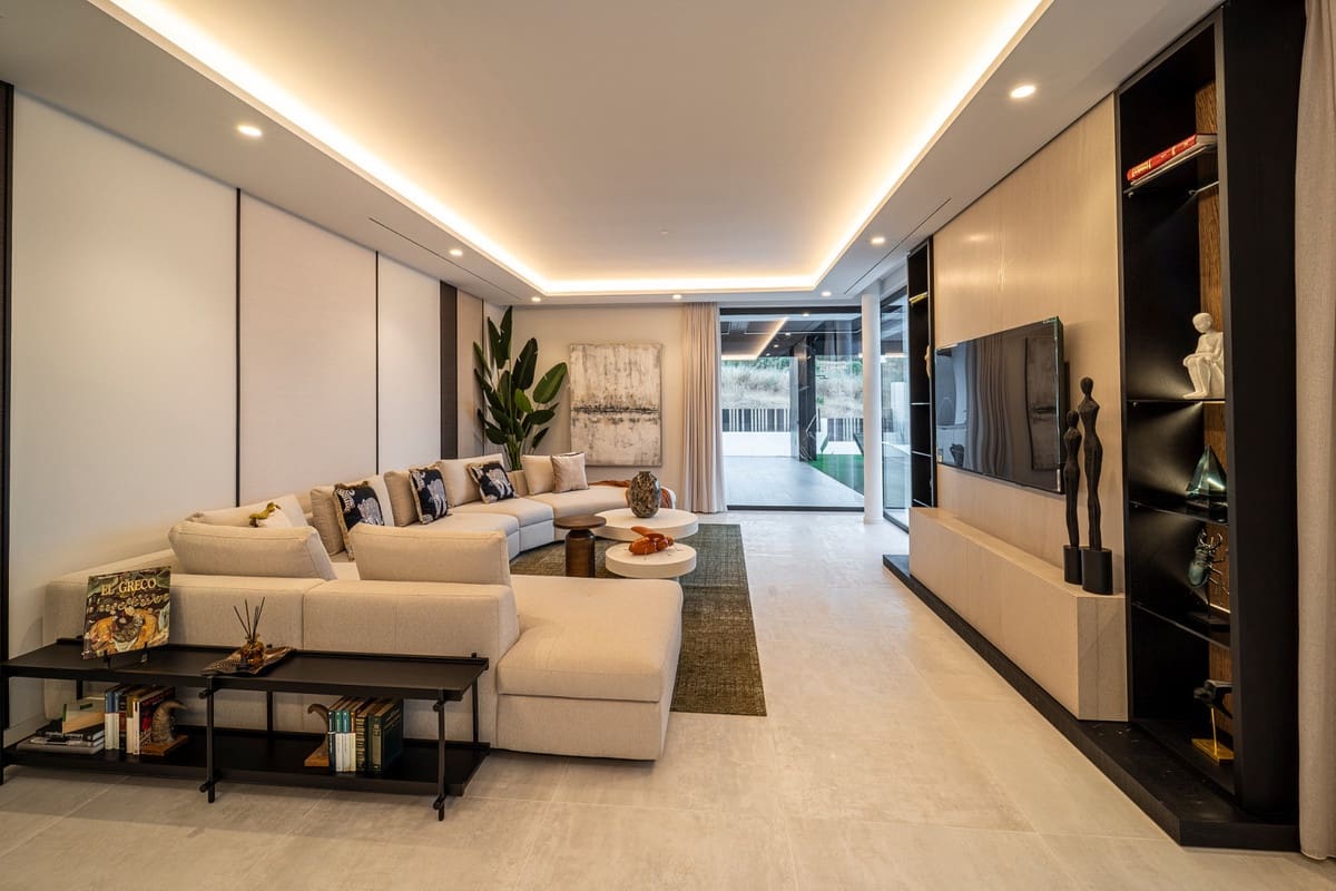 6 sypialnia Willa na sprzedaż w El Paraiso z basenem - 6 800 000 € (Ref: 9257116)