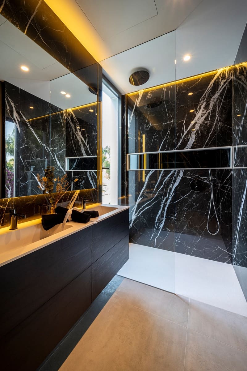 6 sypialnia Willa na sprzedaż w El Paraiso z basenem - 6 800 000 € (Ref: 9257116)