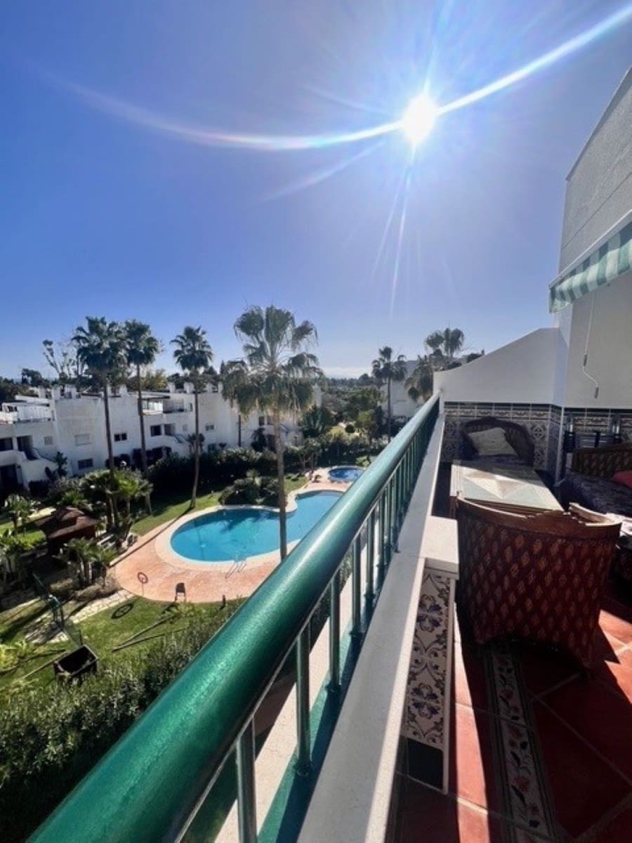 2 bedroom Semi-detached Villa for sale in San Pedro de Alcantara with pool - € 435,000 (Ref: 9257126)