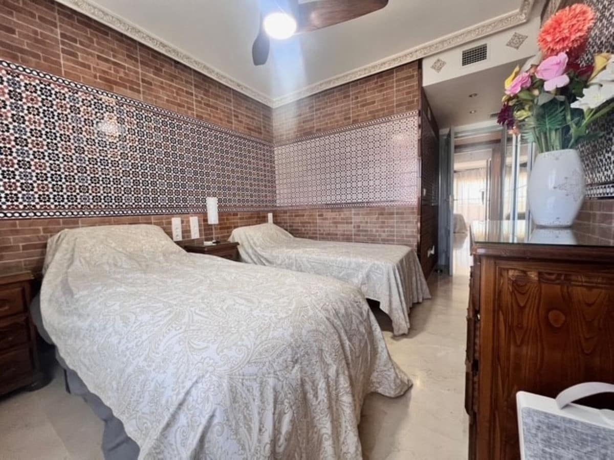 2 bedroom Semi-detached Villa for sale in San Pedro de Alcantara with pool - € 435,000 (Ref: 9257126)