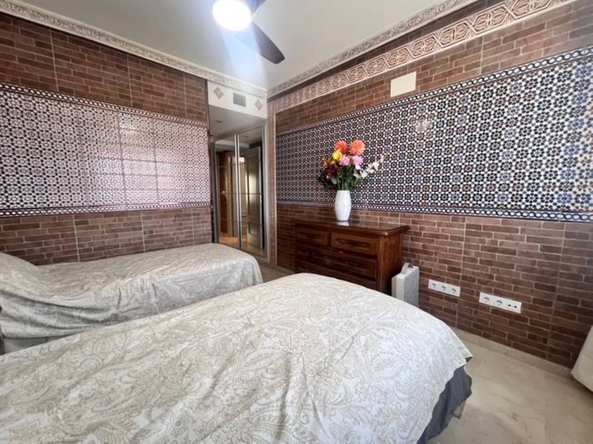 2 bedroom Semi-detached Villa for sale in San Pedro de Alcantara with pool - € 435,000 (Ref: 9257126)