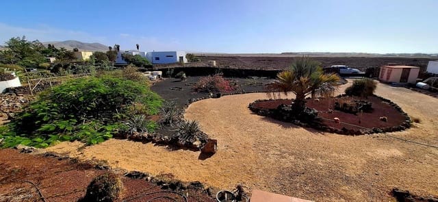 7 bedroom Villa for sale in La Oliva with garage - € 1,070,000 (Ref: 9257127)