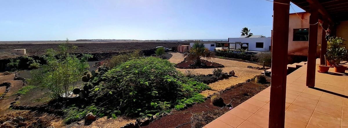 8 slaapkamer Villa te koop in La Oliva met garage - € 990.000 (Ref: 9257127)