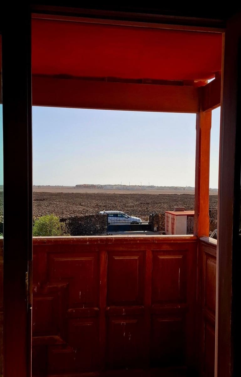 8 slaapkamer Villa te koop in La Oliva met garage - € 990.000 (Ref: 9257127)