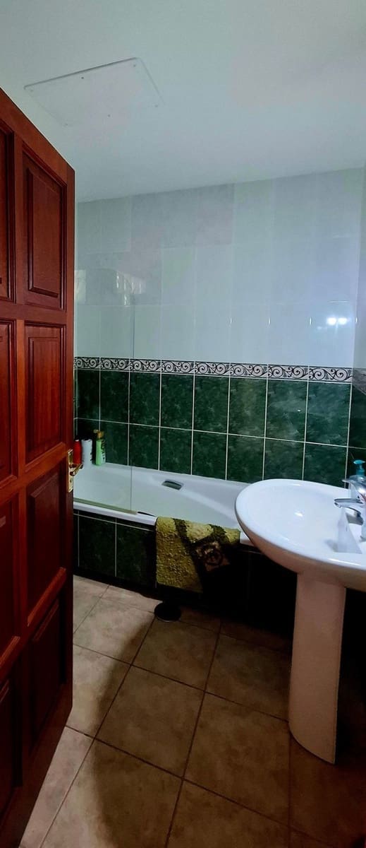 8 slaapkamer Villa te koop in La Oliva met garage - € 990.000 (Ref: 9257127)