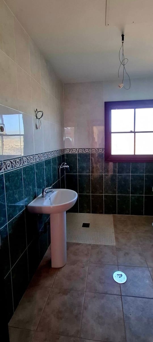 8 slaapkamer Villa te koop in La Oliva met garage - € 990.000 (Ref: 9257127)