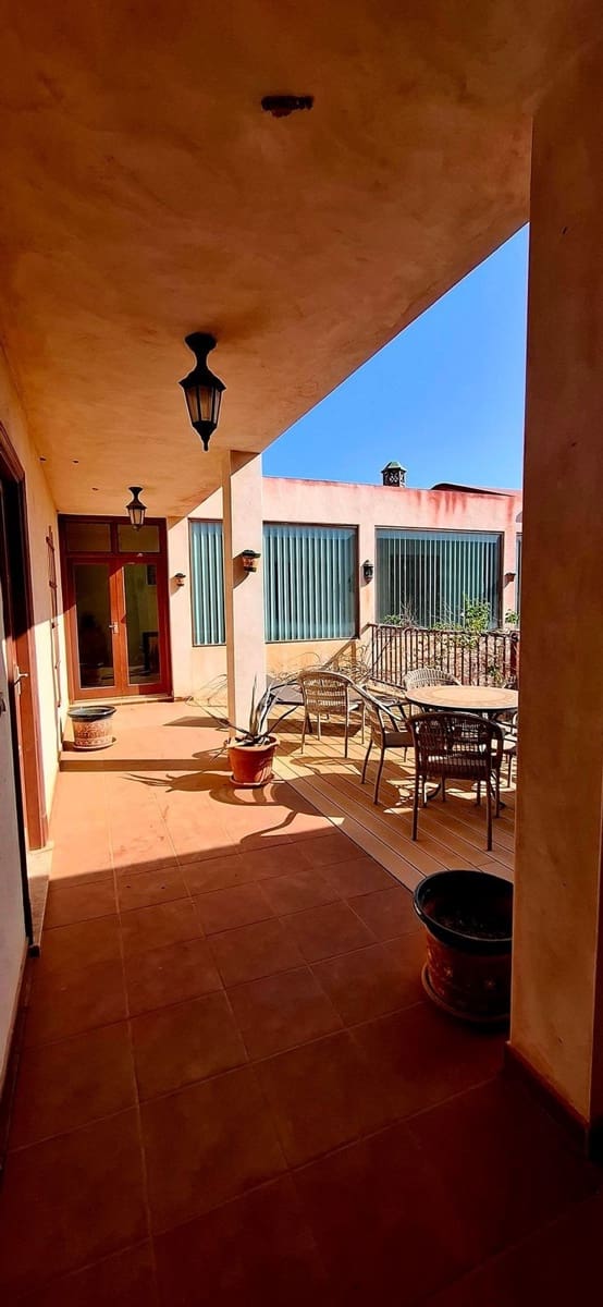 8 sypialnia Willa na sprzedaż w El Cotillo z garażem - 990 000 € (Ref: 9257127)