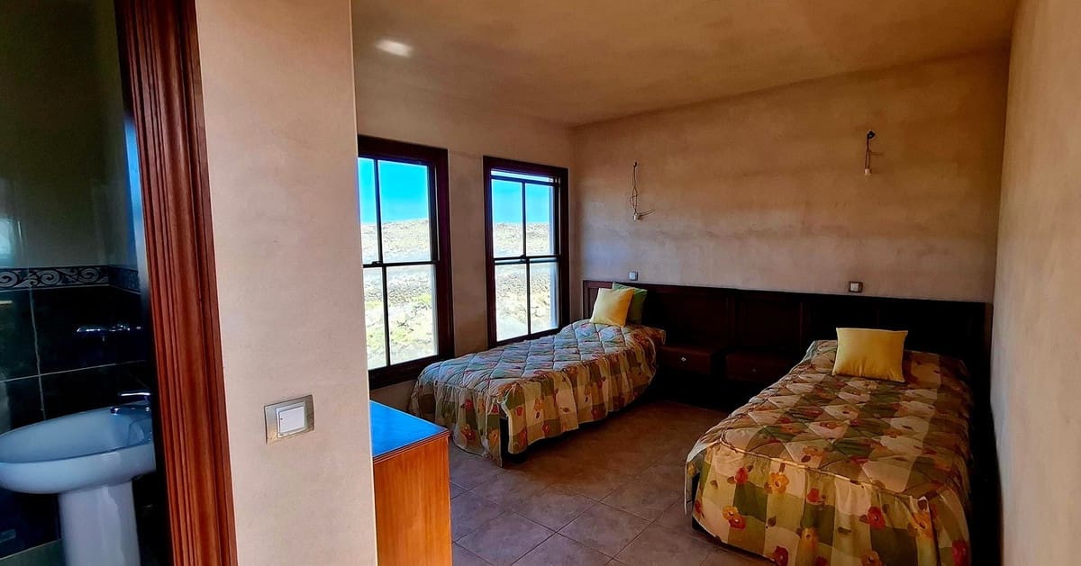 8 sypialnia Willa na sprzedaż w El Cotillo z garażem - 990 000 € (Ref: 9257127)