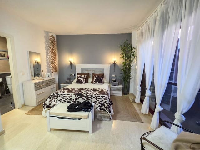 Apartamento de 3 habitaciones en La Duquesa / Puerto de la Duquesa, Manilva en venta - 499.000 € (Ref: 9262463)