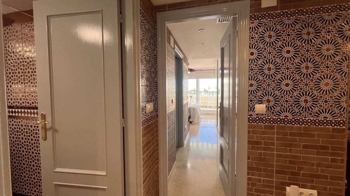 2 makuuhuone Kattohuoneisto myytävänä paikassa San Pedro de Alcantara mukana 
autotalli - 420 000 € (Ref: 9262464)