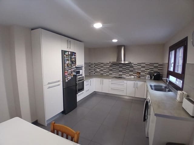 4 soveværelse Lejlighed til salg i Los Pacos, Fuengirola med garage - € 850.000 (Ref: 9264282)