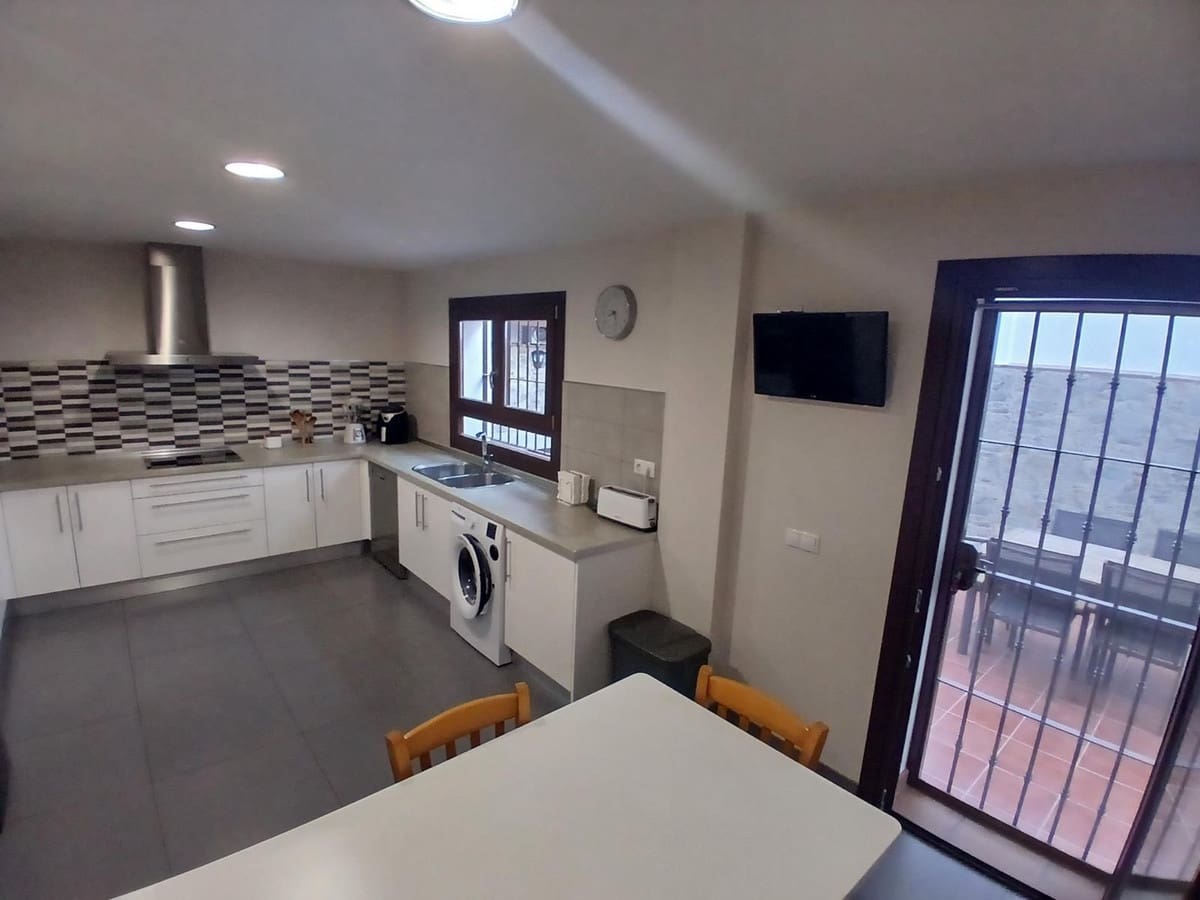 4 soveværelse Lejlighed til salg i Fuengirola med garage - € 790.000 (Ref: 9264282)