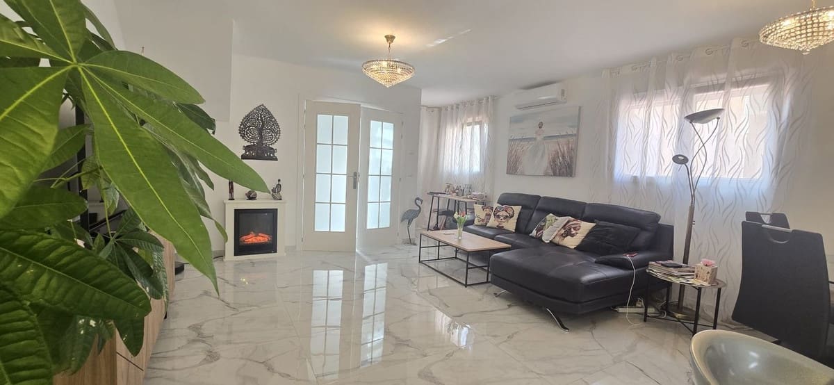 4 sovrum Radhus till salu i Torrevieja med garage - 249 900 € (Ref: 9264283)